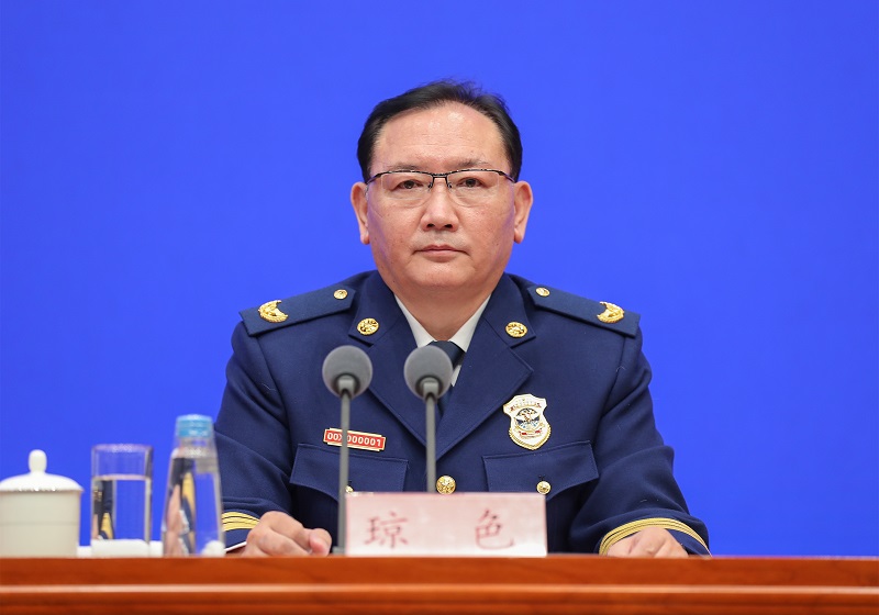 草逼逼视频应急部党组成员、消防救援局局长琼色出席新闻发布会